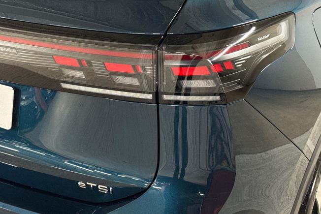 VOLKSWAGEN Tiguan Photo 18