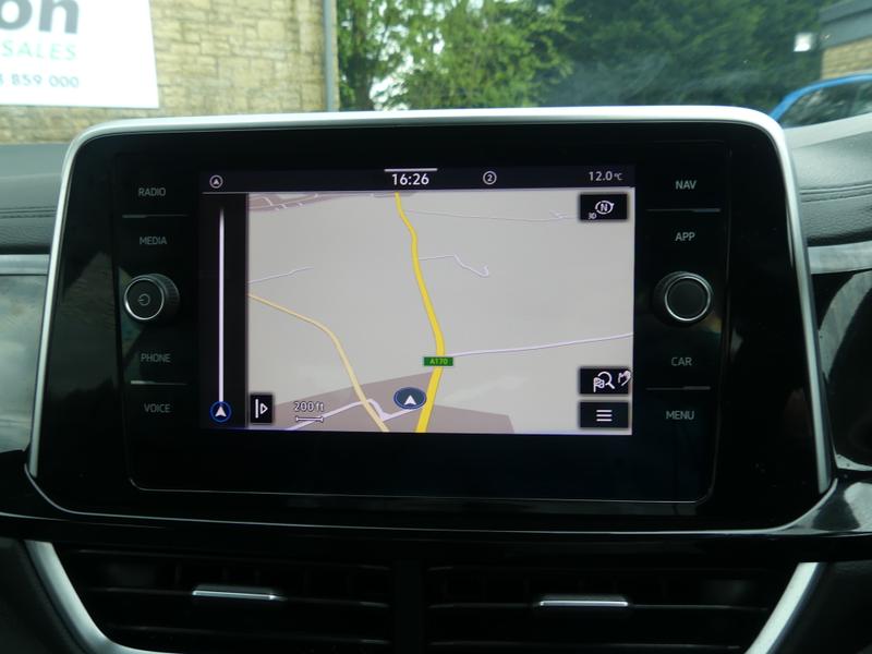 Volkswagen T-Roc Photo 525c816a-bb37-45f1-b528-e937850b1244.jpg