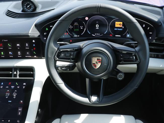 PORSCHE Taycan Photo 46