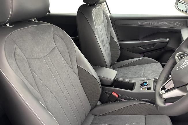 VOLKSWAGEN T-Roc Photo 10
