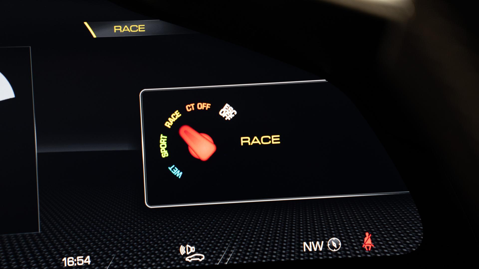 Ferrari SF90 Spider Photo 529d0ada-5c9c-49e4-bed5-c978dff1839e.jpg