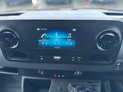 Mercedes-Benz Sprinter Photo 11