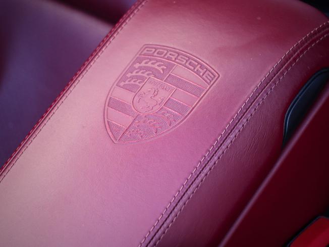 PORSCHE 911 Photo 21