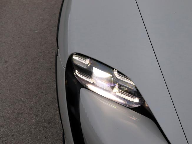 PORSCHE Taycan Photo 10
