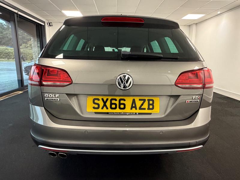 Volkswagen Golf Photo 52b8f2ed-4b60-4c73-af93-4b88b0fe7b7d.jpg