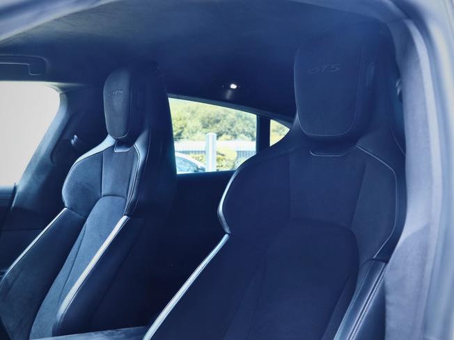 PORSCHE Taycan Photo 30