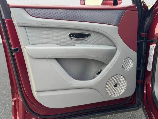 BENTLEY Bentayga Photo 14