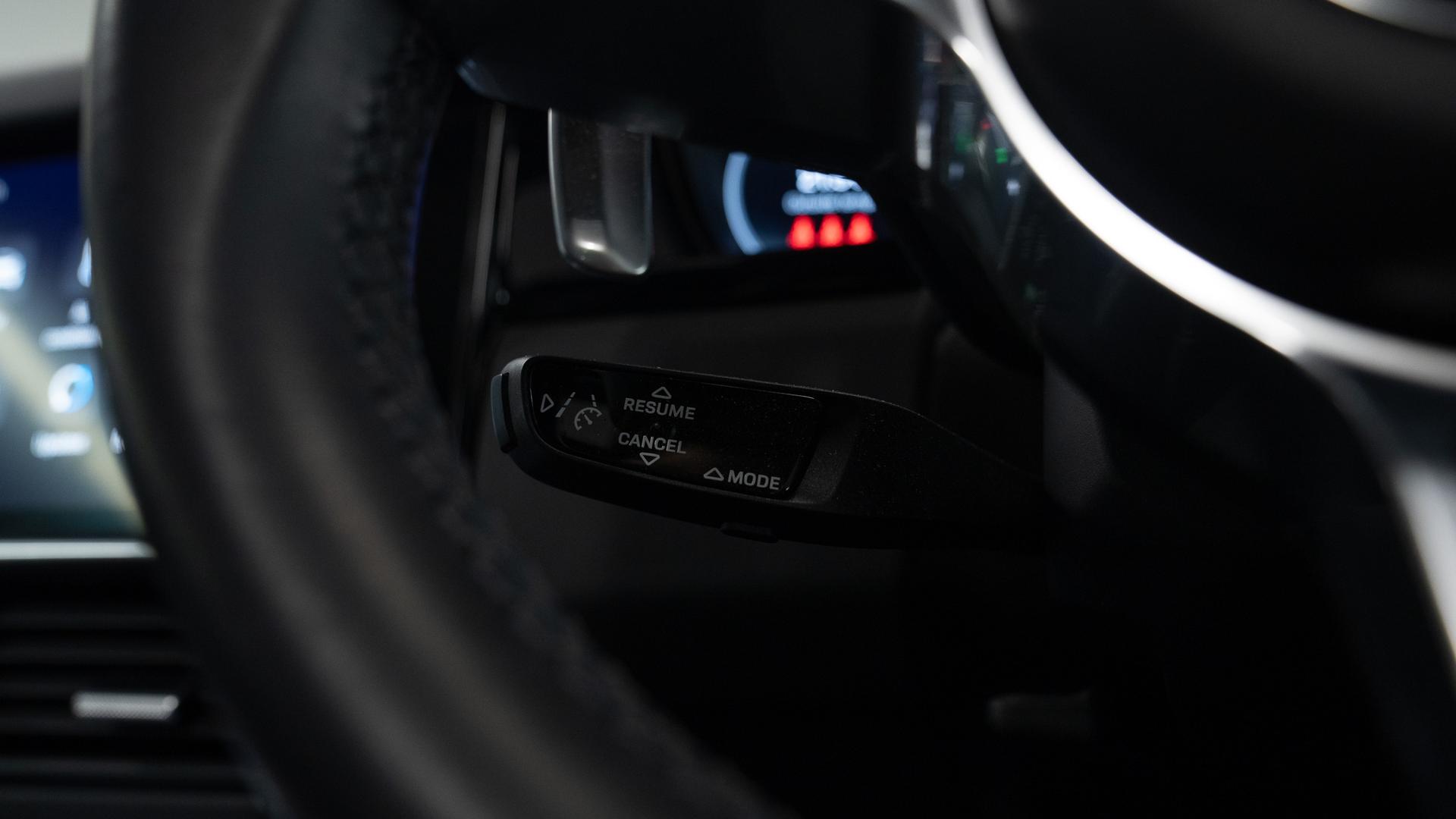 Porsche Cayenne Photo 52ef7769-4c2f-4885-935f-10166abad44e.jpg