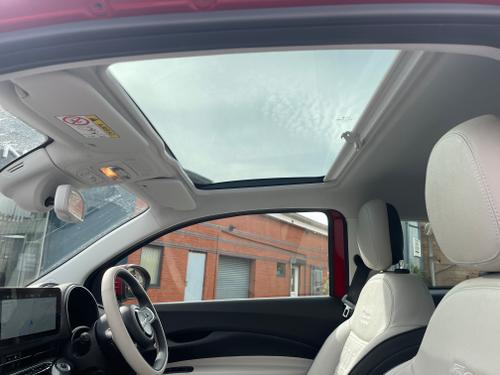 Fiat 500e Photo 52f3025f-d3c4-4d86-9c68-04b68c1a475d.jpeg