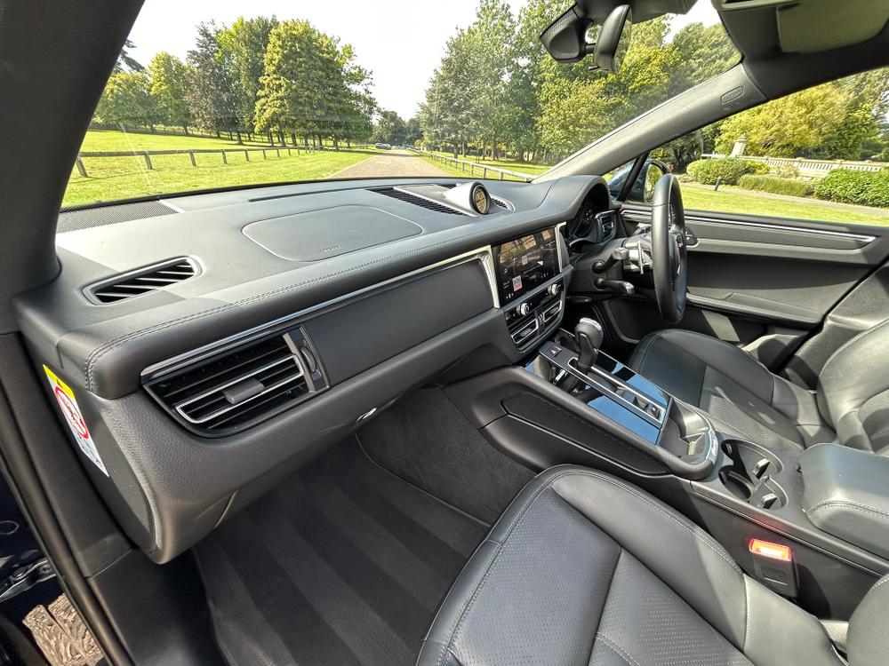 Used Porsche Macan RA71BBJ 28