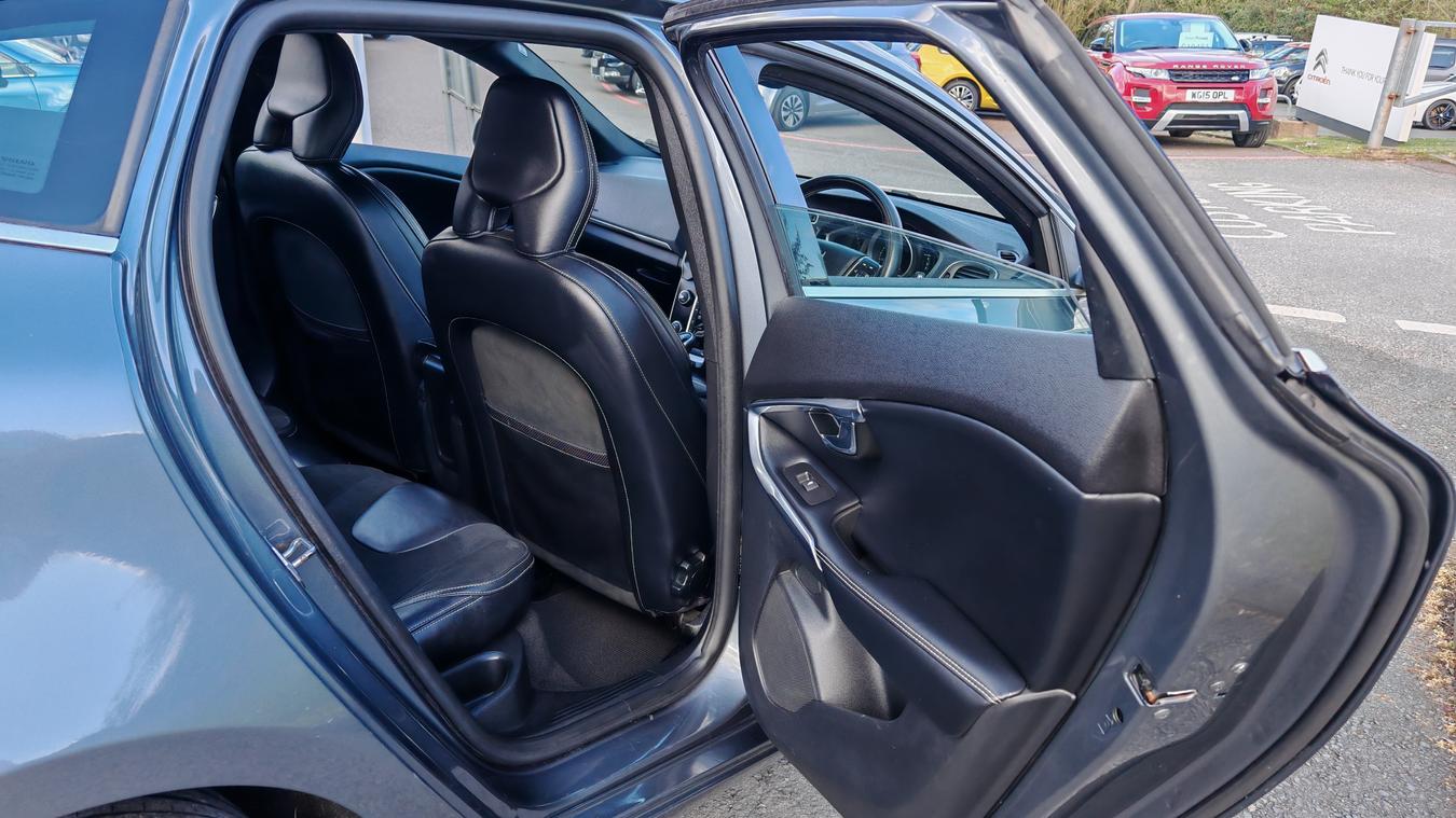 Used Volvo V40 EO66TKE 15