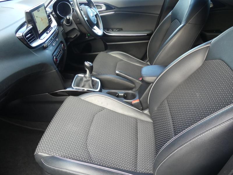Kia Ceed Photo 5323520b-dbf7-4106-aec7-54eb74bc9861.jpg