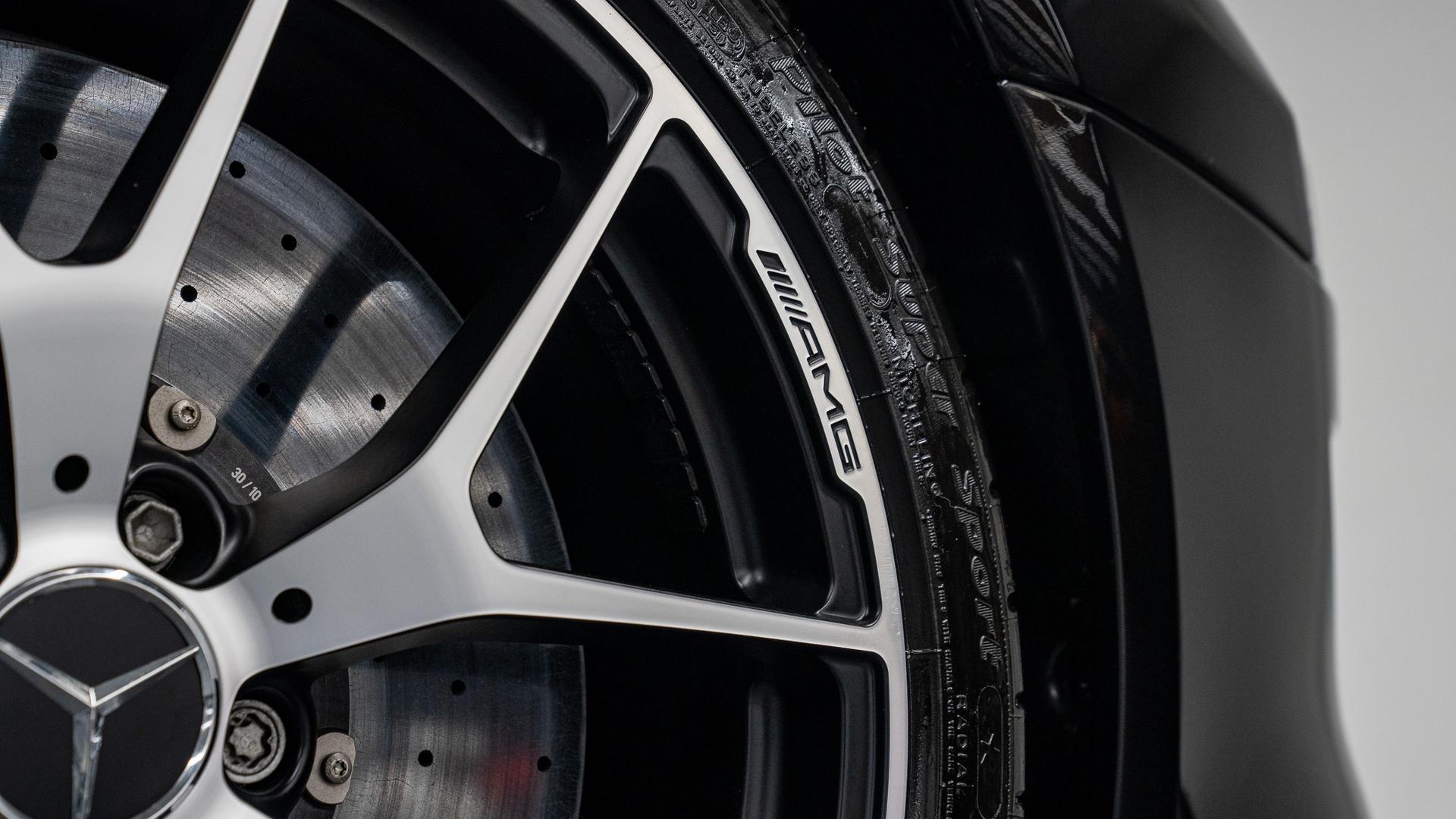 Mercedes-Benz SLS Photo 5330e78f-0e04-4f45-b459-85b47bcc1fe9.jpg