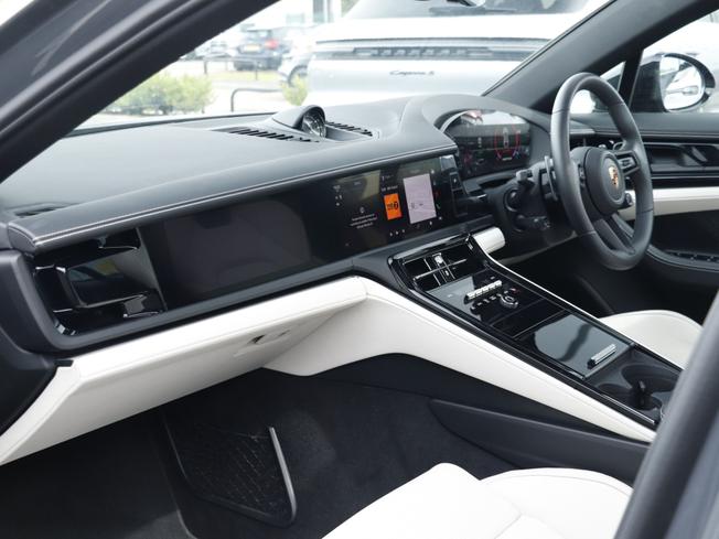 PORSCHE Panamera Photo 20