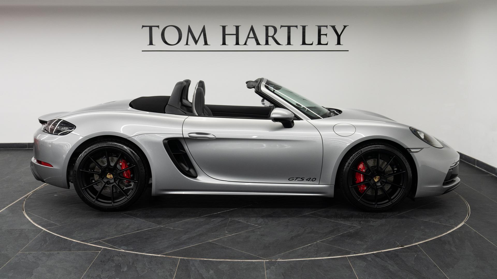 Porsche 718 Photo 53579700-14c0-4358-b8bd-3234aa94ec68.jpg