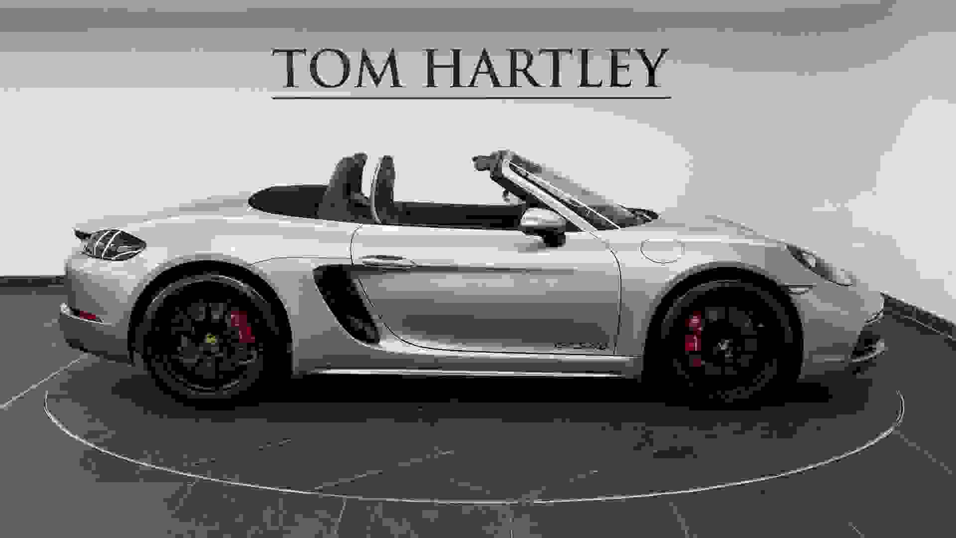 Porsche 718 Photo 53579700-14c0-4358-b8bd-3234aa94ec68.jpg