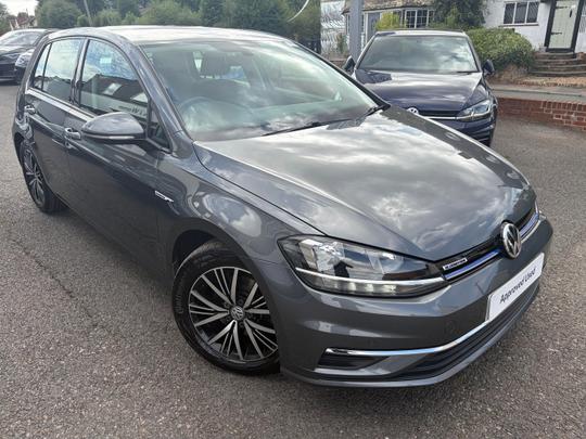 Volkswagen Golf Photo 536cdd30-2566-474f-acfd-fc7fd3d1aec2.jpg