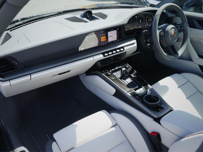 PORSCHE 911 Photo 34