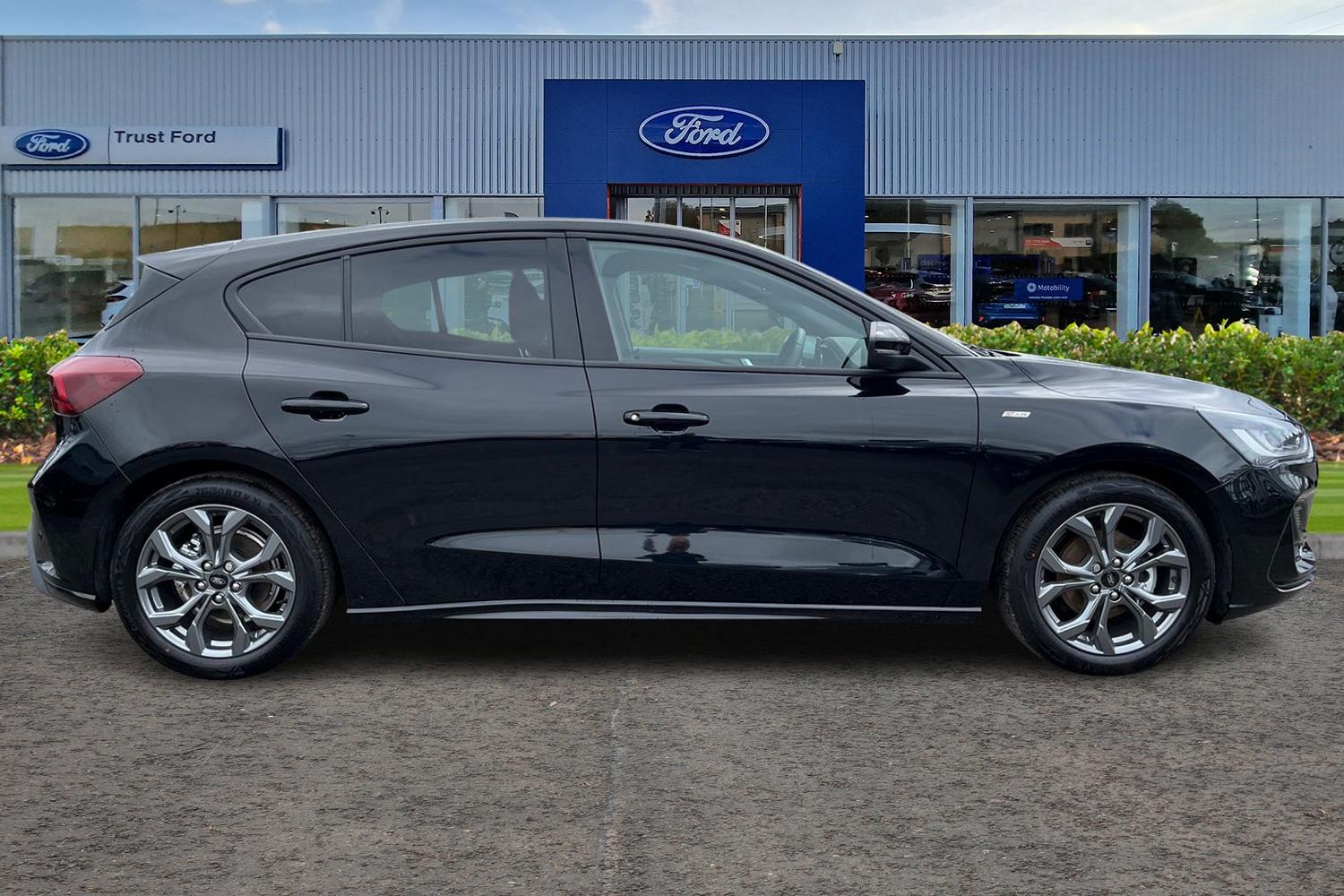 Ford FOCUS Photo 2