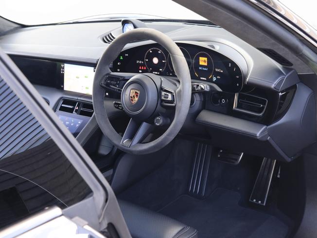 PORSCHE Taycan Photo 14