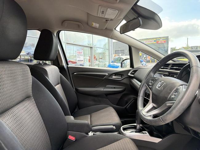 Honda Jazz Photo 53acd2eb-ec45-4a21-b974-769c660909c9.jpg