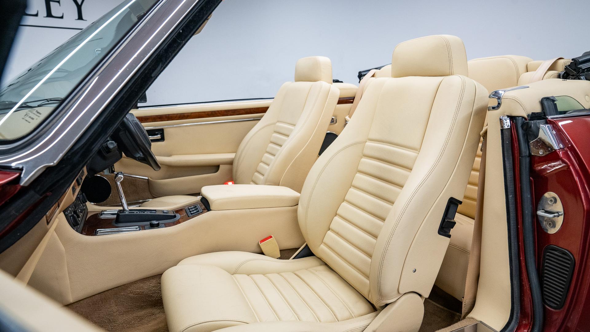 Jaguar XJ-S Photo 53ad425e-5035-4e0a-a45c-222e5660fe94.jpg