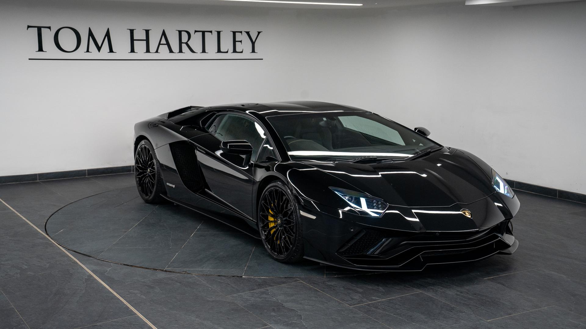 LAMBORGHINI Aventador Photo 53b784b4-f5d1-47ee-8c48-40b1b98d51b6.jpg
