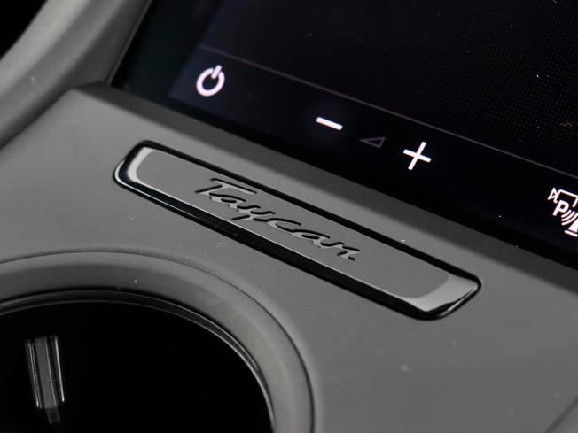 PORSCHE Taycan Photo 30