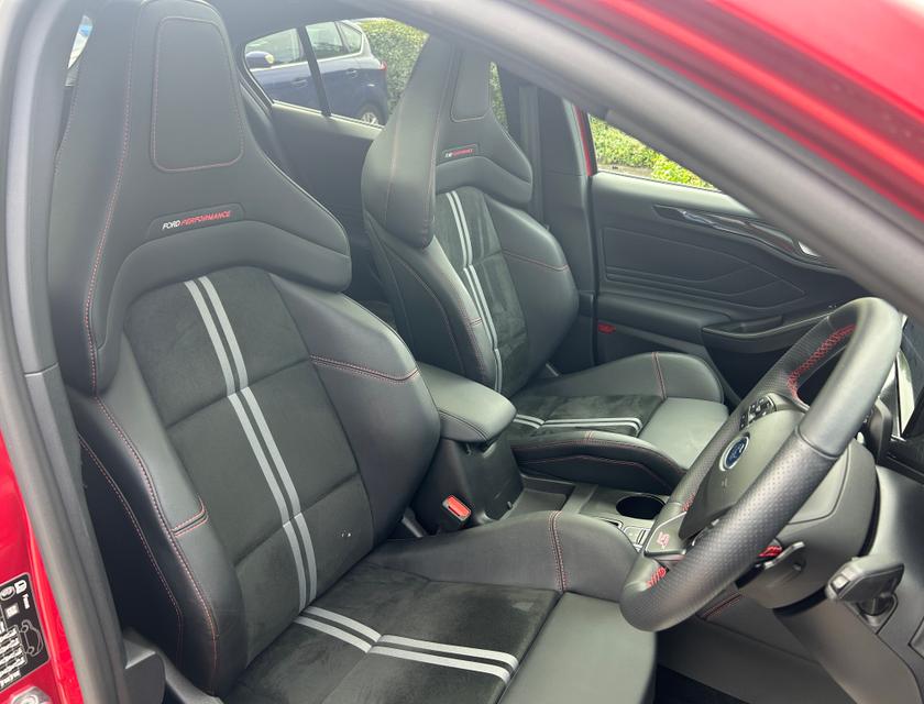 Ford Focus Photo 53cceb5a-6c4e-413c-87db-81fc9705c3dd.jpg