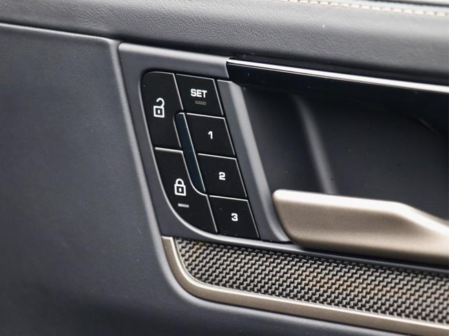 PORSCHE Cayenne Photo 14