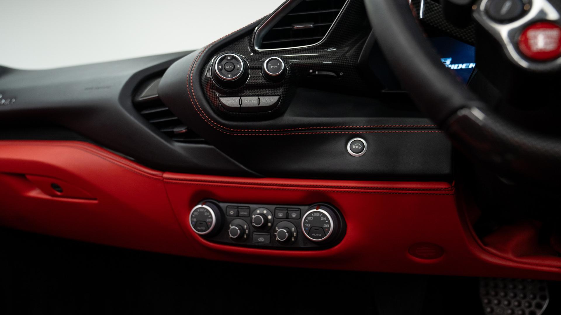 Ferrari 488 Photo 53ee6a0e-47a1-4f92-a4f6-0e832cf4cc58.jpg