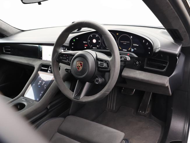 PORSCHE Taycan Photo 13