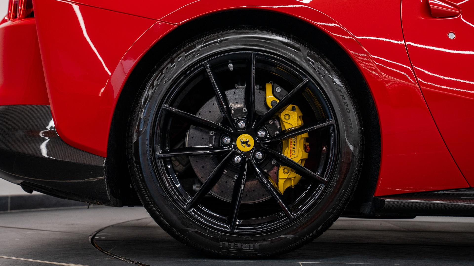 Ferrari 812 Photo 541675a6-4a64-4586-8ca5-4e6eda952177.jpg