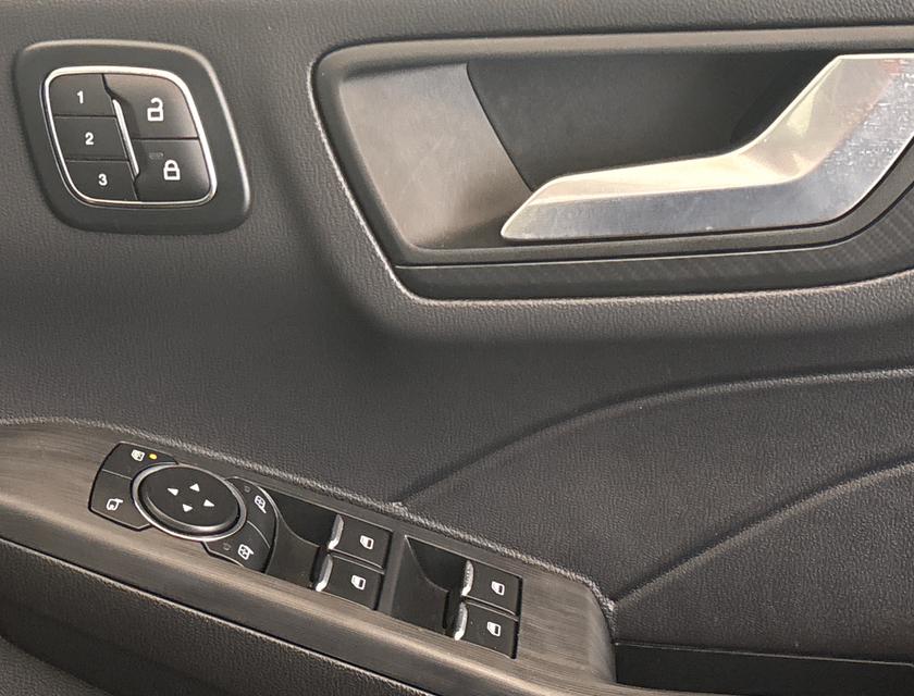 Ford Kuga Photo 541e4722-ad3b-4b37-9dcc-c6ed2ee42f29.jpg