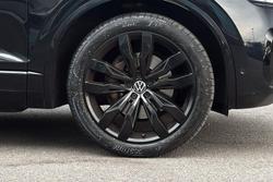 VOLKSWAGEN Touareg Photo 5