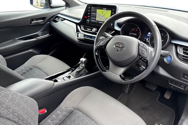 TOYOTA C-Hr Photo 6