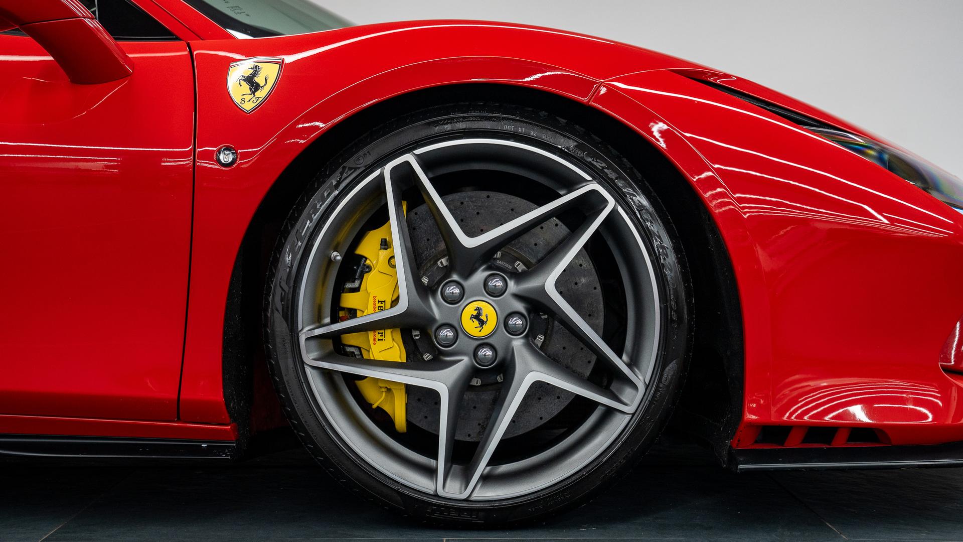 Ferrari F8 Photo 54491b91-02be-4a60-8c3c-cc0c062cf182.jpg