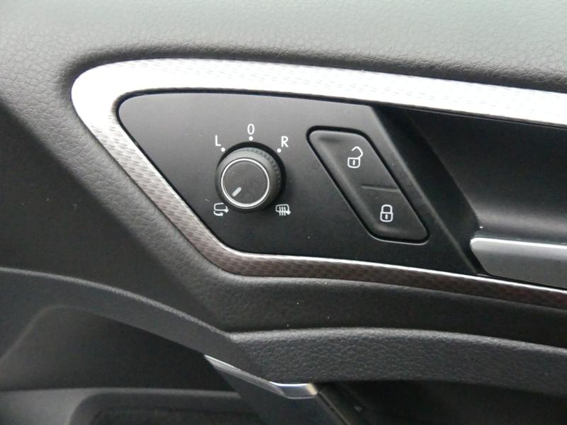 Volkswagen Golf Photo 5450943c-7792-4cd3-9b70-ee6cb985f8a4.jpg