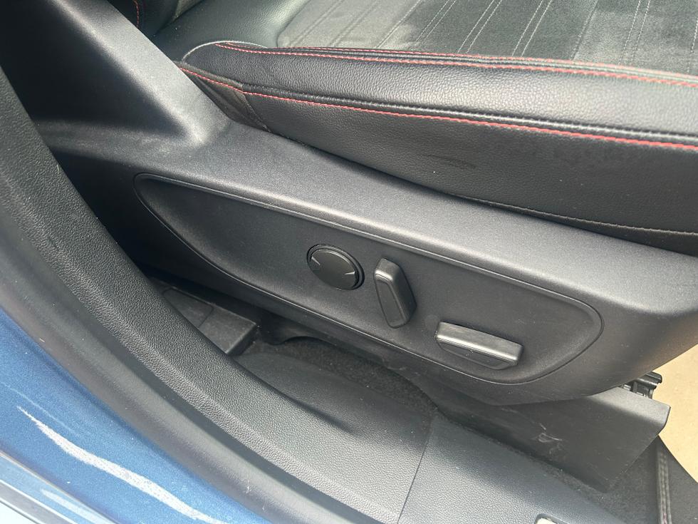 Ford Kuga Photo 54771d09-8a85-437b-8627-1562627b2f48.jpeg