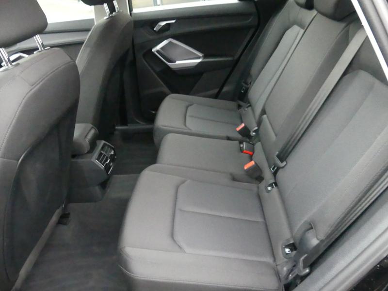 Audi Q3 Photo 54954697-1e69-448e-873b-5ab85f364852.jpg