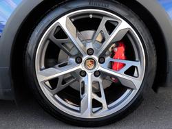 PORSCHE Taycan Photo 4