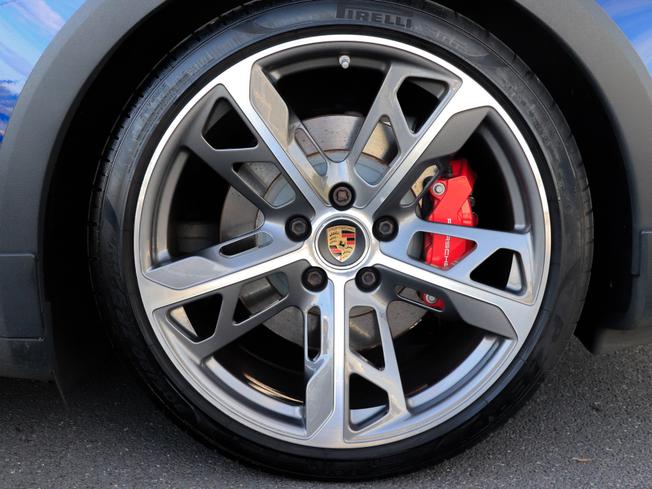PORSCHE Taycan Photo 4