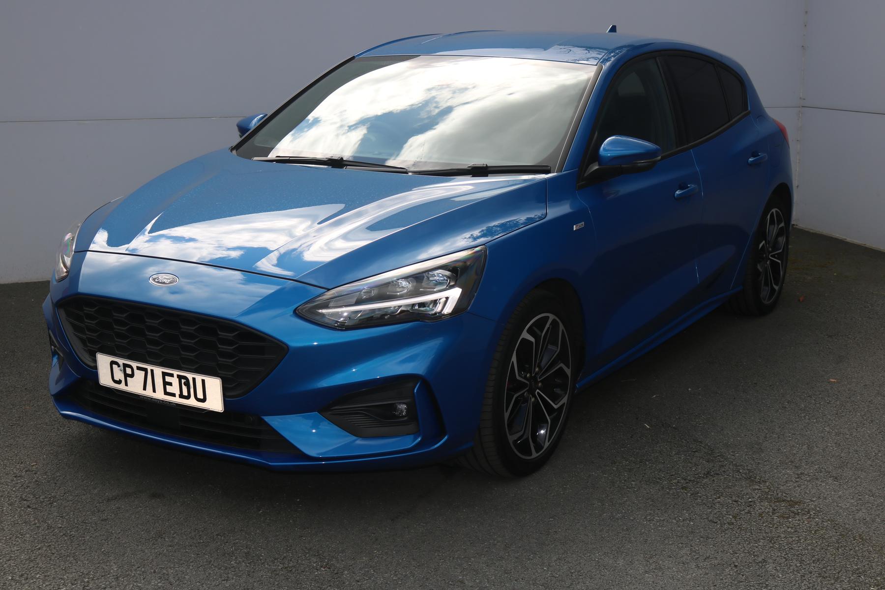 Used 21 Ford Focus St Line X Edition 5dr 1 0 Ecoboost Hybrid Mhev 125ps 22 690 6 5 Miles Desert Island Blue Day S