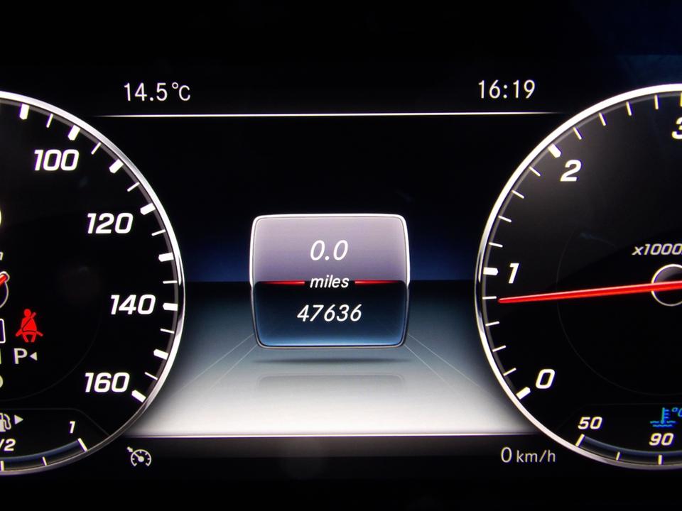 Used Mercedes-Benz E Class YK20KOW 24