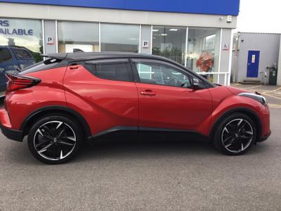 Toyota C-HR Photo 3