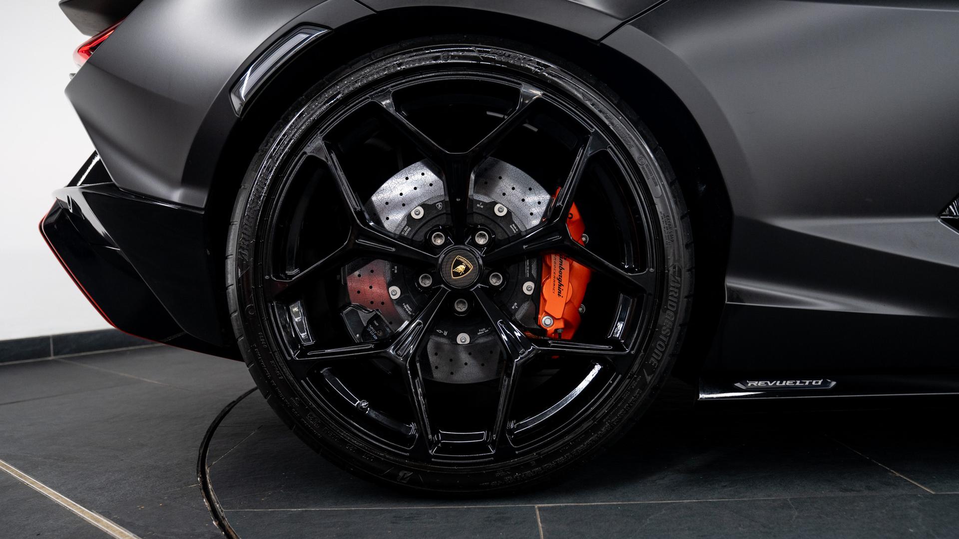 LAMBORGHINI Revuelto Photo 54d31310-b291-4e31-9085-e8ae9a593a0c.jpg
