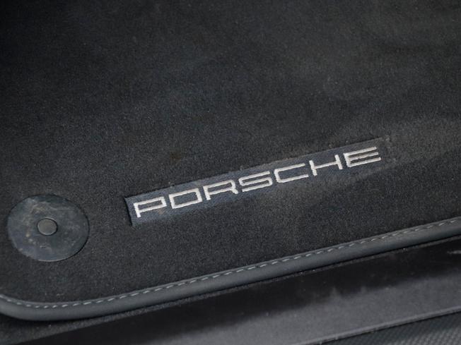 PORSCHE Taycan Photo 37