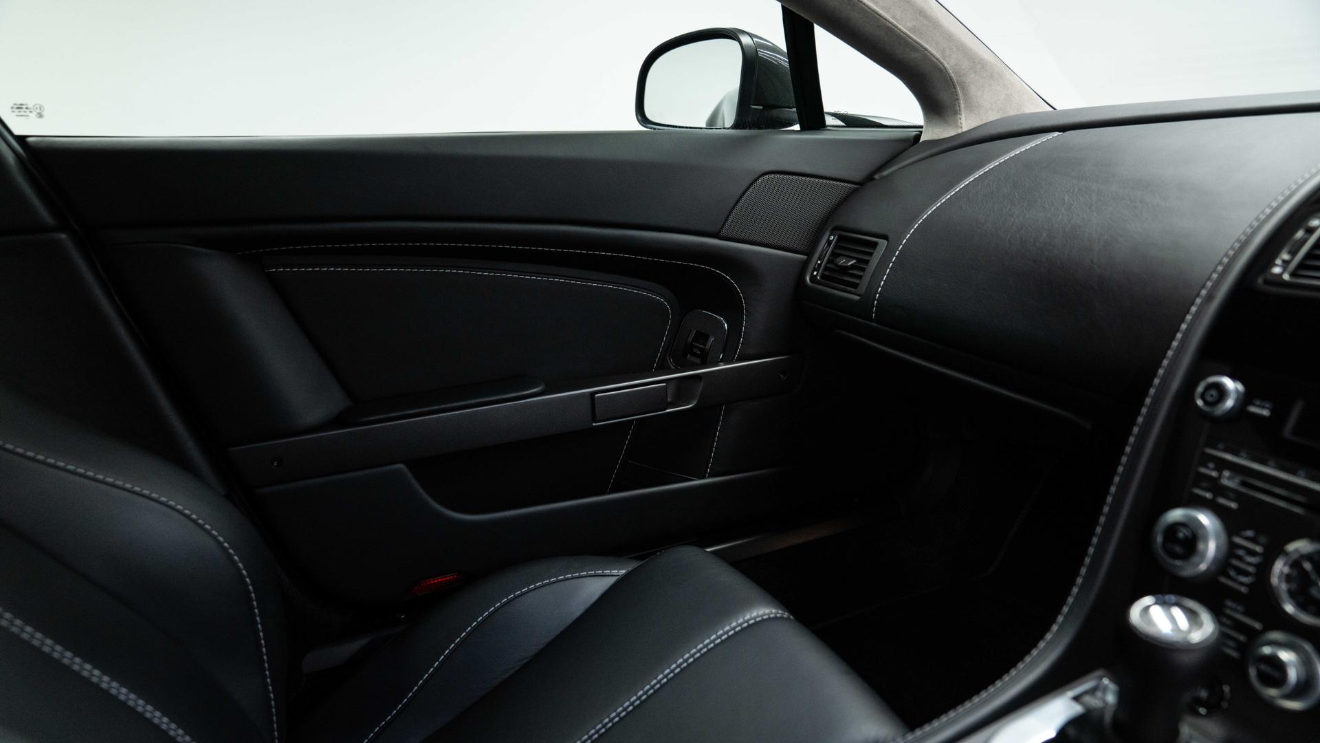 Aston Martin Vantage Photo 5502eabc-1119-401f-9faf-2c4e4296cad2.jpg