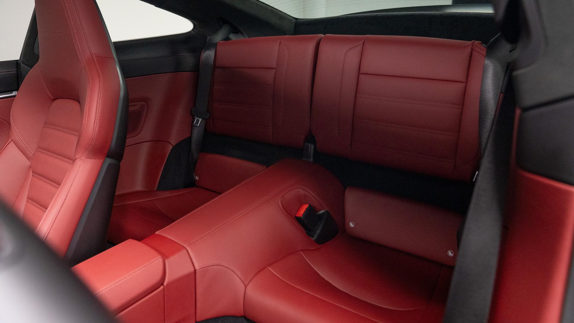Porsche 911 Photo 55050b47-643c-45e6-924c-ae960b66d964.jpg