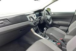 VOLKSWAGEN Taigo Photo 2